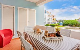 Golden 1 Bdr Flat W/ Balcony & Pool By Lovelystay
